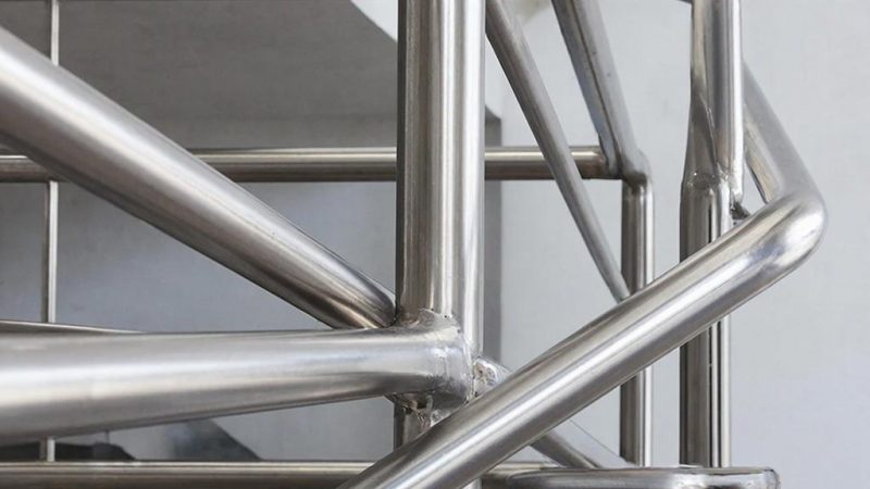 Почему нержавеющая сталь — это позвоночник современного интерьера и экстерьера